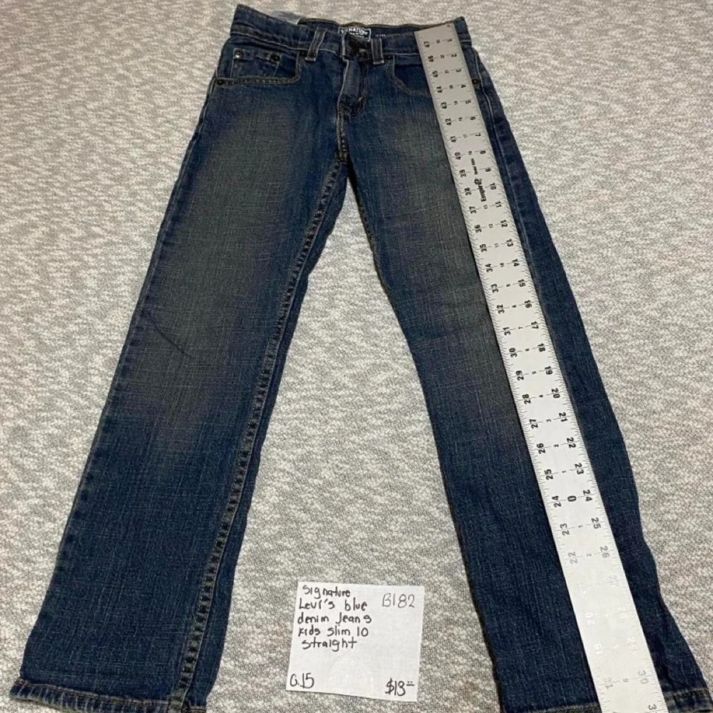 Levi's Signature Straight Blue Denim slim Jeans Size 10 Kids Straight. SKU-B182